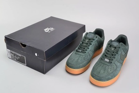 SportInspired 9524 Nike Air Force 1 ´07 LV8 Suede  Outdoor Green Brand MENS AA1117- 1220