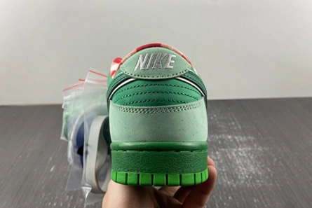 Lightweight Concepts x Nike SB Dunk Low BV1310-303 939