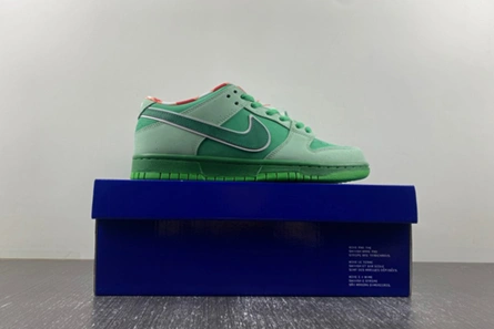 Lightweight Concepts x Nike SB Dunk Low BV1310-303 939