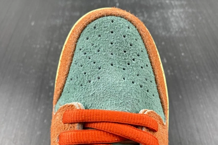 Versatile 6906 Nike SB Dunk Low Orange Emerald Rise  DV5429- 991
