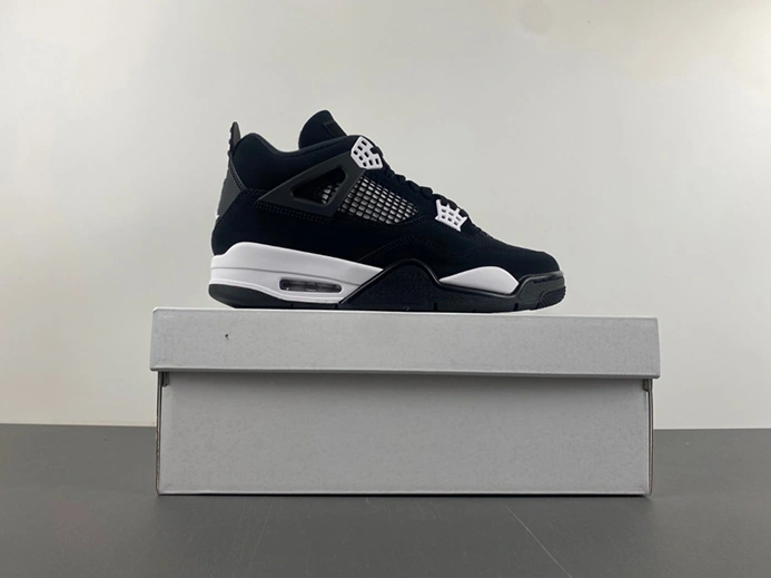 Breathable 5800 AIR JORDAN 4 RETRO 'WHITE THUNDER' FQ8138- 443