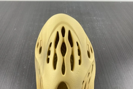 3331 adidas Yeezy Foam RNR Desert Sand GV Efficient 1644