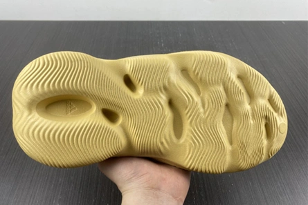3331 adidas Yeezy Foam RNR Desert Sand GV Efficient 1644
