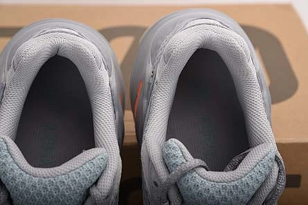 Flexible 5585 ADIDAS YEEZY BOOST 700 V2 INERTIA - FW 1757