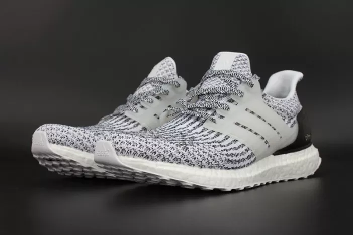 8597 ADIDAS ULTRA BOOST OREO  WHITE BLACK MENS S DailyWear 1901