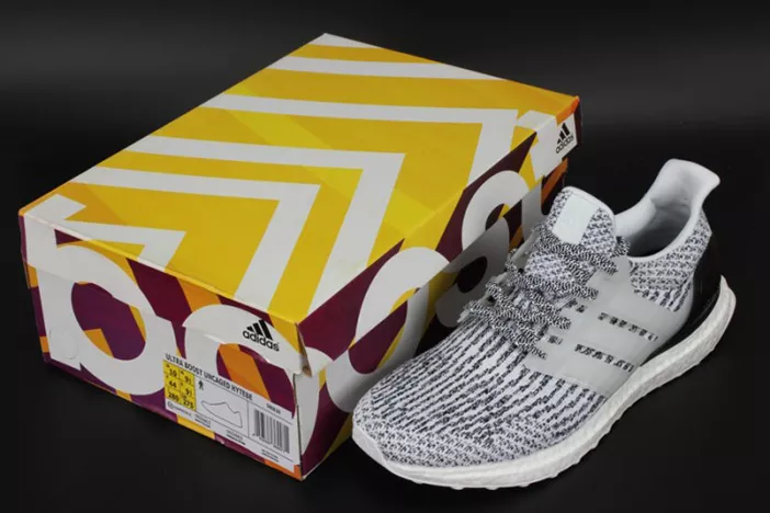 8597 ADIDAS ULTRA BOOST OREO  WHITE BLACK MENS S DailyWear 1901