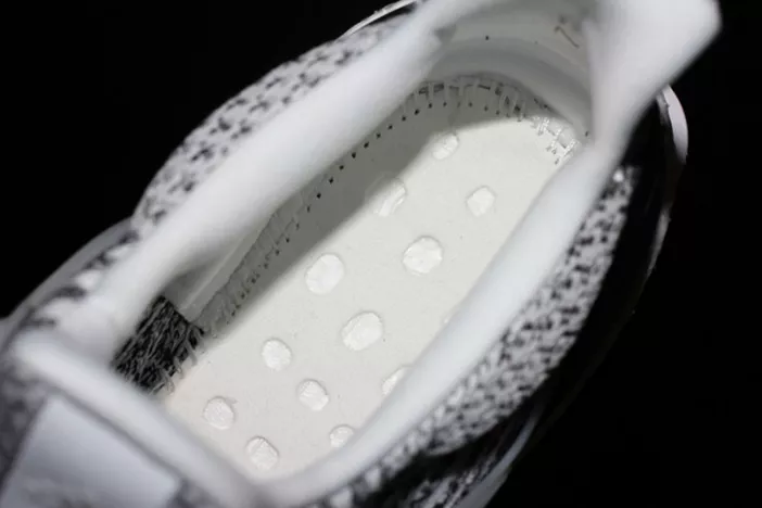 8597 ADIDAS ULTRA BOOST OREO  WHITE BLACK MENS S DailyWear 1901