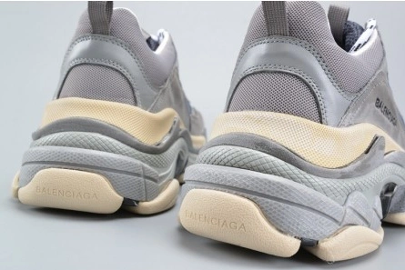 191 BALENCIAGA 17FW TRIPLE S WASHED SHOW SNEA GREY  MENS AED Resilient 2074