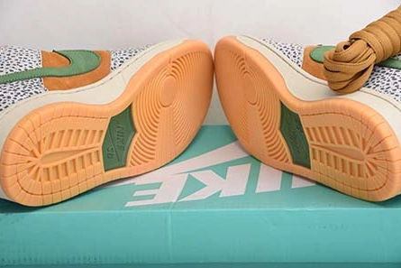 DailyWear 1500 Nike SB Dunk Low “Safari” CD2563- 1242