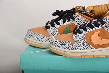 DailyWear 1500 Nike SB Dunk Low “Safari” CD2563- 1242
