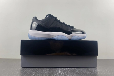 Cozy 2688 Air Jordan 11 low “Space Jam”  FV5104- 694