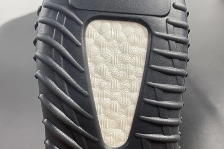 1891 YEEZY BOOST 350V2 MONO CINDER GX Timeless 1681
