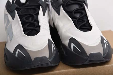 939 Yeezy Boost 700 MNVN Bone FY Comfortable 1725
