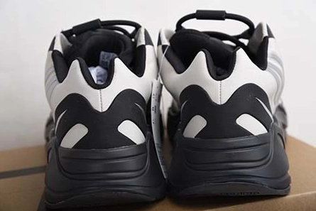 939 Yeezy Boost 700 MNVN Bone FY Comfortable 1725