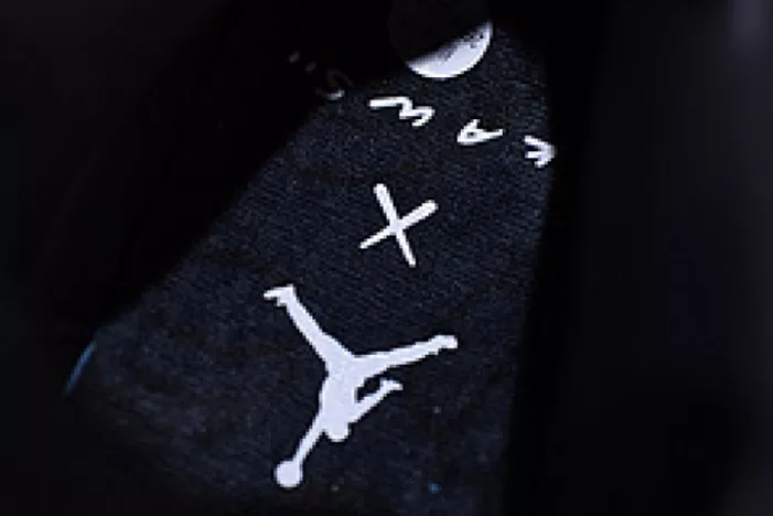 2906 Nike Air Jordan 4 retro kaws black 930155- Vibrant 540
