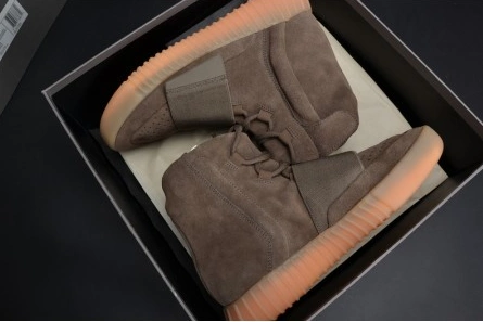 WellDesigned 4400 adidas Yeezy 750 Boost Light Brown BY 1779
