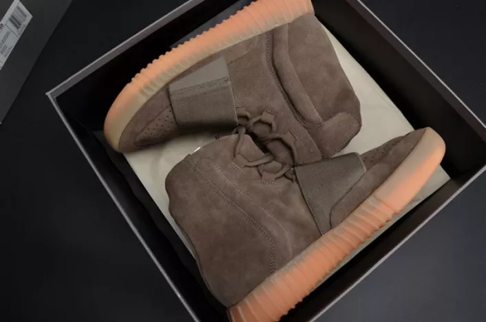 WellDesigned 4400 adidas Yeezy 750 Boost Light Brown BY 1779