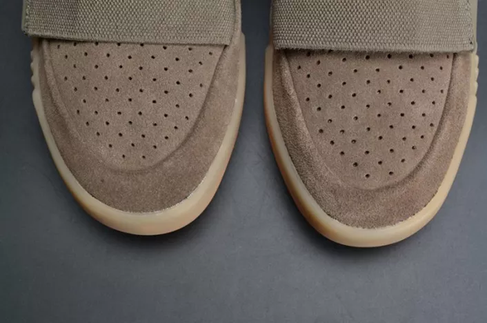 WellDesigned 4400 adidas Yeezy 750 Boost Light Brown BY 1779