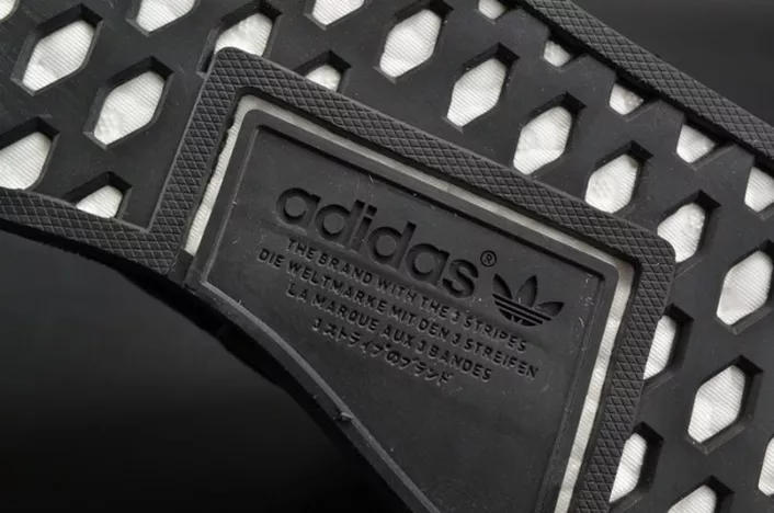 Comfortable 6747 ADIDAS Originals NMD R2 Primeknit Triple Black Sneaker  BY 1840