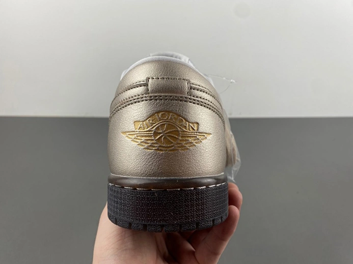 Classic Jordan 1 Low SE Metallic Zinc HQ3529-099 19
