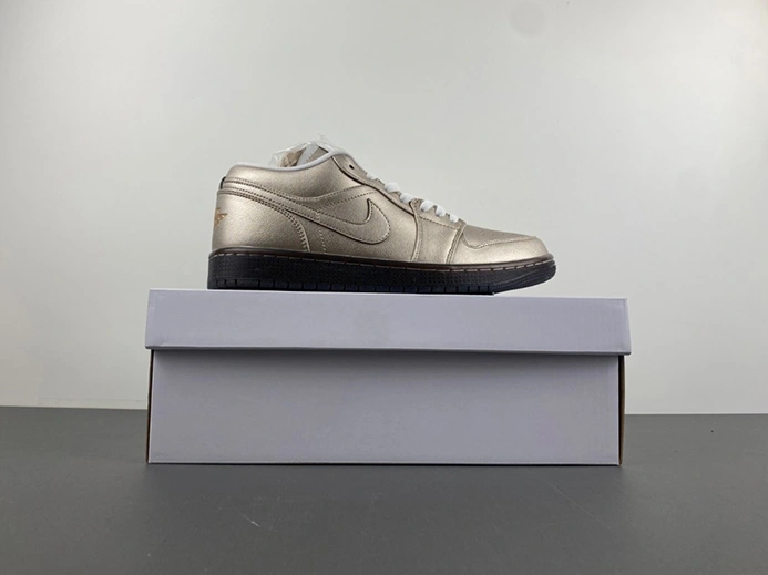 Classic Jordan 1 Low SE Metallic Zinc HQ3529-099 19