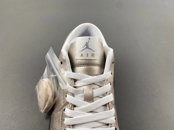 Classic Jordan 1 Low SE Metallic Zinc HQ3529-099 19