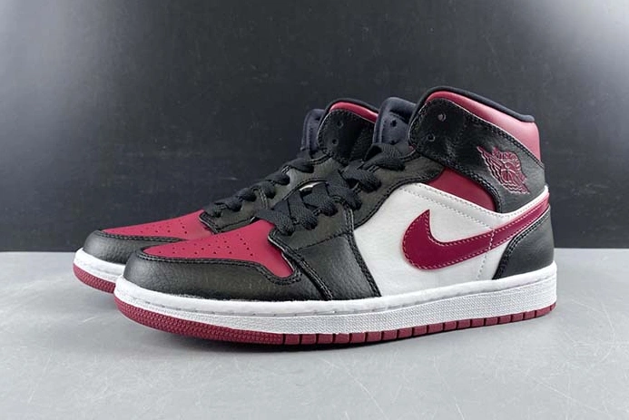 Jordan 1 Mid 554724-066 Stylish 233