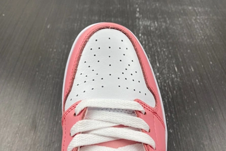 Classic Jordan 1 Mid Valentine's Day (2023)  DQ8423-616 114