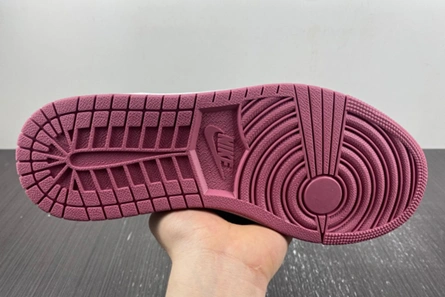 Classic Jordan 1 Mid Valentine's Day (2023)  DQ8423-616 114