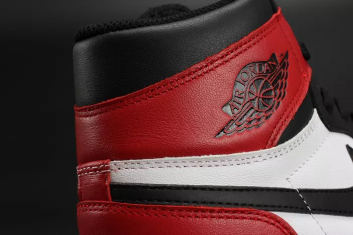 Cozy Jordan 1 Retro Black Toe 555088-125 317