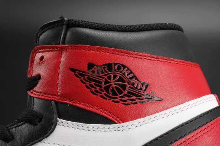 Cozy Jordan 1 Retro Black Toe 555088-125 317