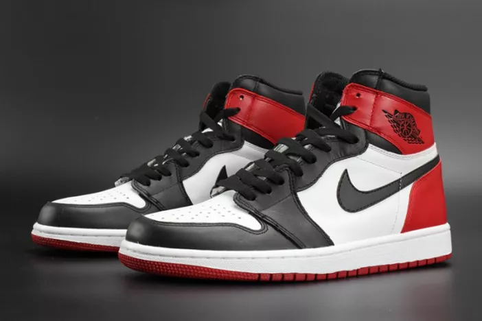 Cozy Jordan 1 Retro Black Toe 555088-125 317