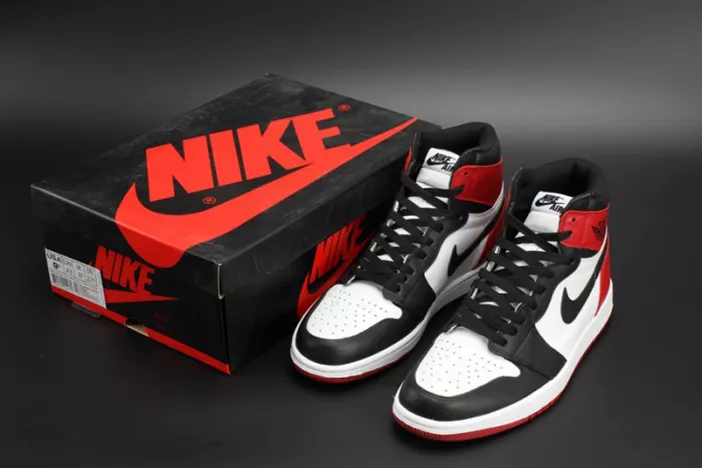 Cozy Jordan 1 Retro Black Toe 555088-125 317