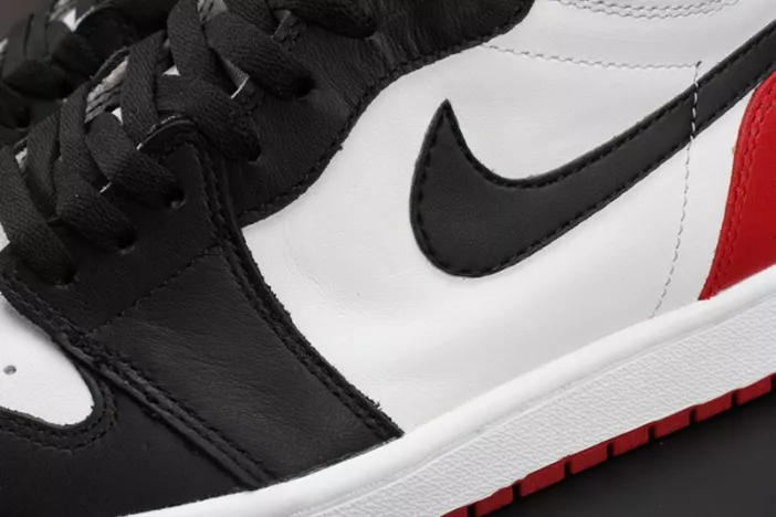 Cozy Jordan 1 Retro Black Toe 555088-125 317