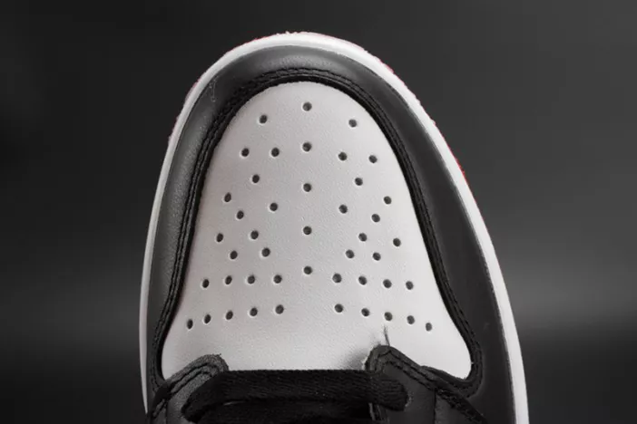 Cozy Jordan 1 Retro Black Toe 555088-125 317
