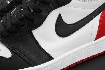 Cozy Jordan 1 Retro Black Toe 555088-125 317