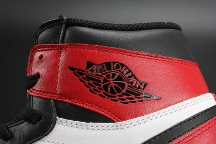 Cozy Jordan 1 Retro Black Toe 555088-125 317