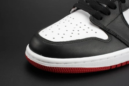 Cozy Jordan 1 Retro Black Toe 555088-125 317