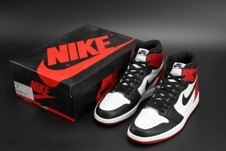 Cozy Jordan 1 Retro Black Toe 555088-125 317