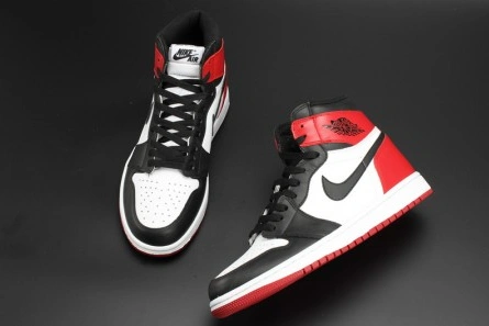 Cozy Jordan 1 Retro Black Toe 555088-125 317