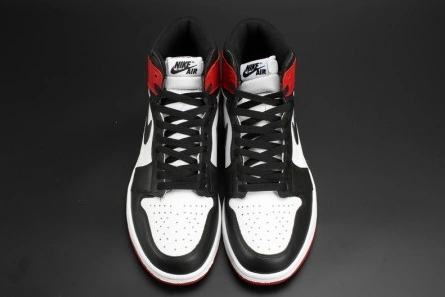 Cozy Jordan 1 Retro Black Toe 555088-125 317