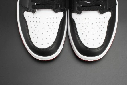 Cozy Jordan 1 Retro Black Toe 555088-125 317