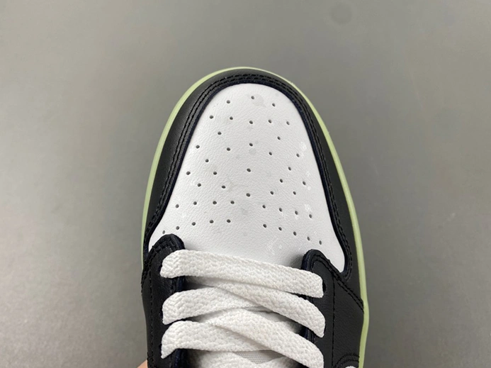 Durable Jordan 1 Retro Low OG Black Raspberry  HF0410-001 4