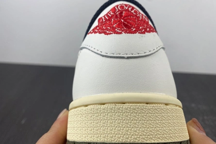 Minimalist Jordan 1 Retro Low OG SP Travis Scott Olive (W)  DZ4137-106 155