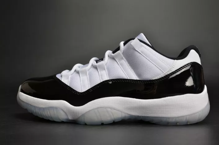 Jordan 11 Retro Low Concord 528895-153 Breathable 712