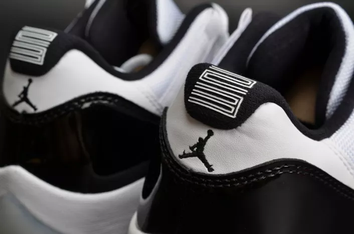 Jordan 11 Retro Low Concord 528895-153 Breathable 712
