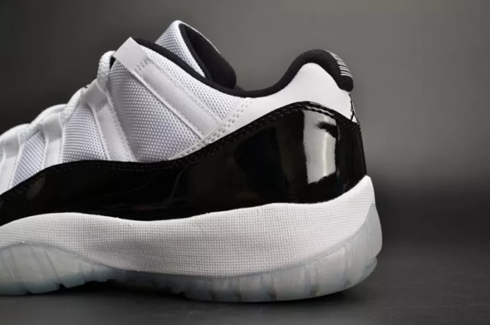 Jordan 11 Retro Low Concord 528895-153 Breathable 712
