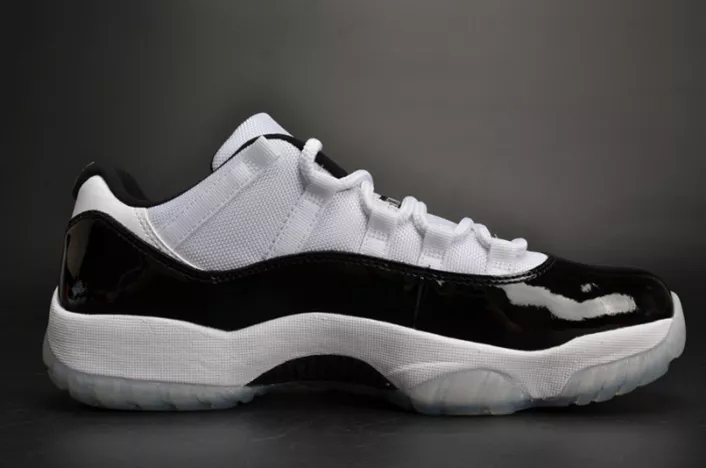 Jordan 11 Retro Low Concord 528895-153 Breathable 712