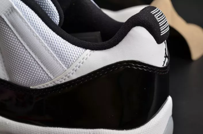 Jordan 11 Retro Low Concord 528895-153 Breathable 712