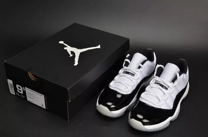 Jordan 11 Retro Low Concord 528895-153 Breathable 712